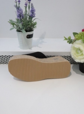 Klapki damskie na koturnie (36-41) AM05 BLACK