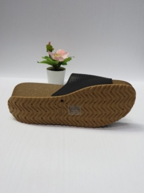 Klapki damskie na koturnie (36-41) DM-18 BLACK
