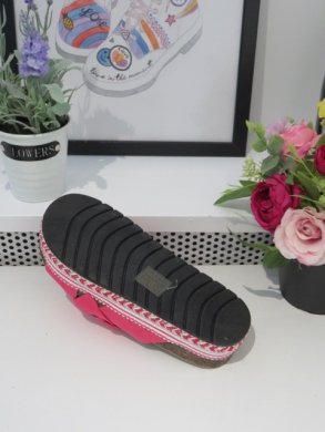 Klapki damskie na koturnie (36-41) 20-376 FUCHSIA