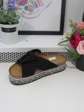 Klapki damskie na koturnie (36-41) 20-376 BLACK