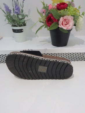 Klapki damskie na koturnie (36-41) 20-378 BLACK