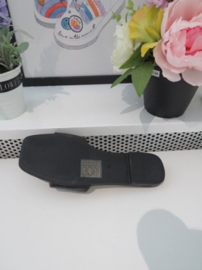 Klapki damskie na płaskim (36-41) W81 BLACK
