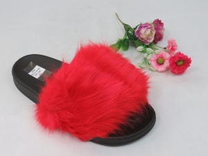 Klapki damskie z futerkiem (36-41) 821-28