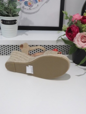 Sandały damskie na koturnie (36-41) C054 BEIGE