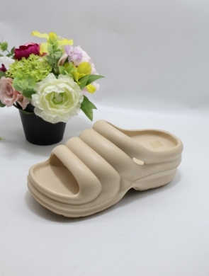 Klapki damskie na płaskim (36-41) F-55555 DBEIGE