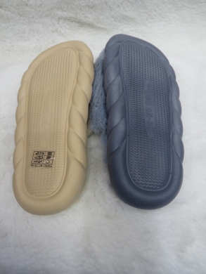 Kapcie damskie ocieplane (36-41) H667 MIX