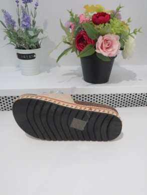 Klapki damskie na koturnie (36-41) 20-378 BEIGE