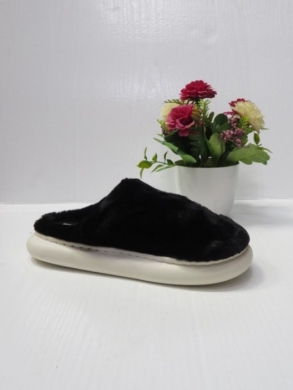 Kapcie damskie ocieplane (36-41) W-111 BLACK