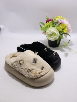 Kapcie damskie ocieplane (36-41) E858 MIX