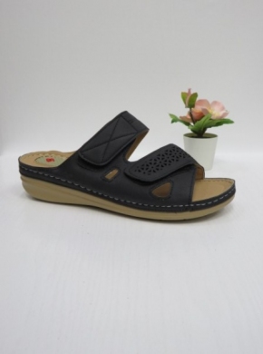 Klapki damskie na koturnie (36-41) KS8-520 BLACK