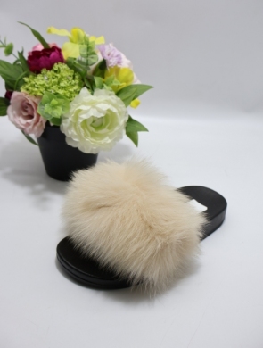 Klapki damskie z futerkiem (36-41) 8080 IVORY