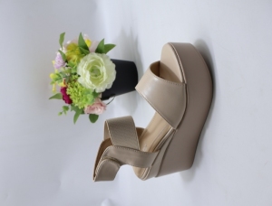 Sandały damskie na koturnie (36-41) BE-1066 BEIGE