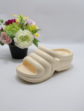 Klapki damskie na płaskim (36-41) F-55555 BEIGE