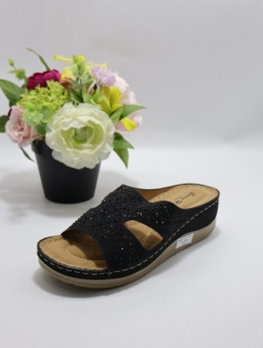 Klapki damskie na koturnie (36-41) 8-127 BLACK