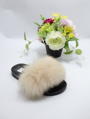 Klapki damskie z futerkiem (36-41) 8080 IVORY