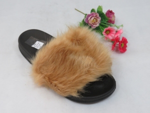 Klapki damskie z futerkiem (36-41) 821-32