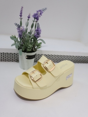 Klapki damskie na koturnie (36-41) 100-517 YELLOW