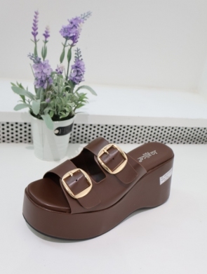 Klapki damskie na koturnie (36-41) 100-517 BROWN