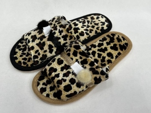 Kapcie damskie (36-41) S1802 MIX