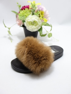 Klapki damskie z futerkiem (36-41) 8080 BROWN